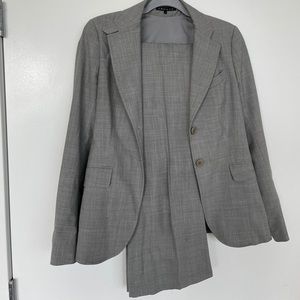 THEORY SIZE 8 GREY PANT SUIT